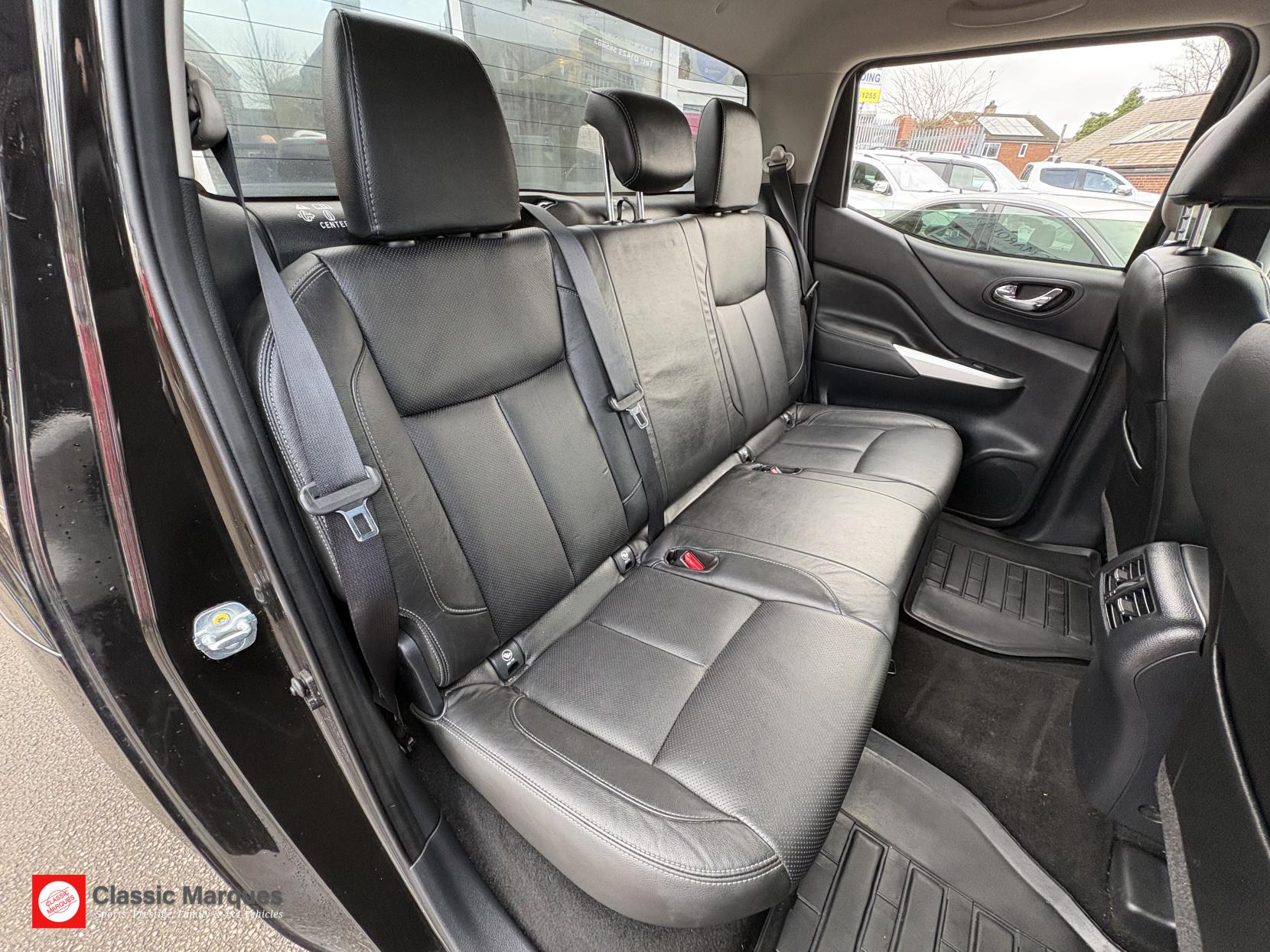 Nissan Navara 2.3 dCi Tekna Pickup Double Cab 4dr Diesel Manual 4WD Euro 6 (s/s) (190 ps)