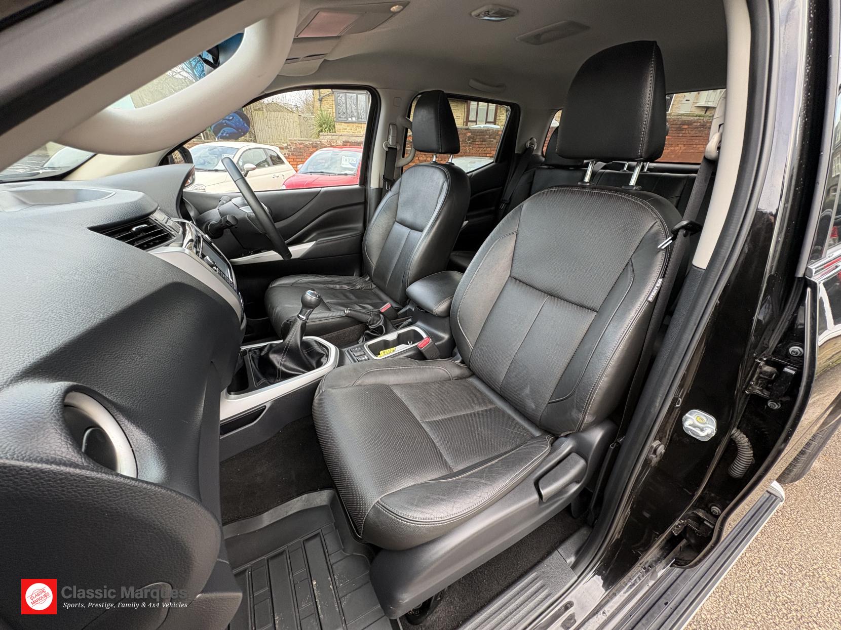 Nissan Navara 2.3 dCi Tekna Pickup Double Cab 4dr Diesel Manual 4WD Euro 6 (s/s) (190 ps)