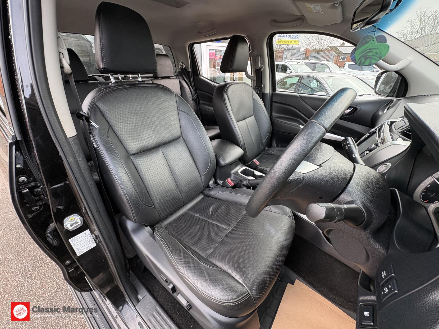 Nissan Navara 2.3 dCi Tekna Pickup Double Cab 4dr Diesel Manual 4WD Euro 6 (s/s) (190 ps)