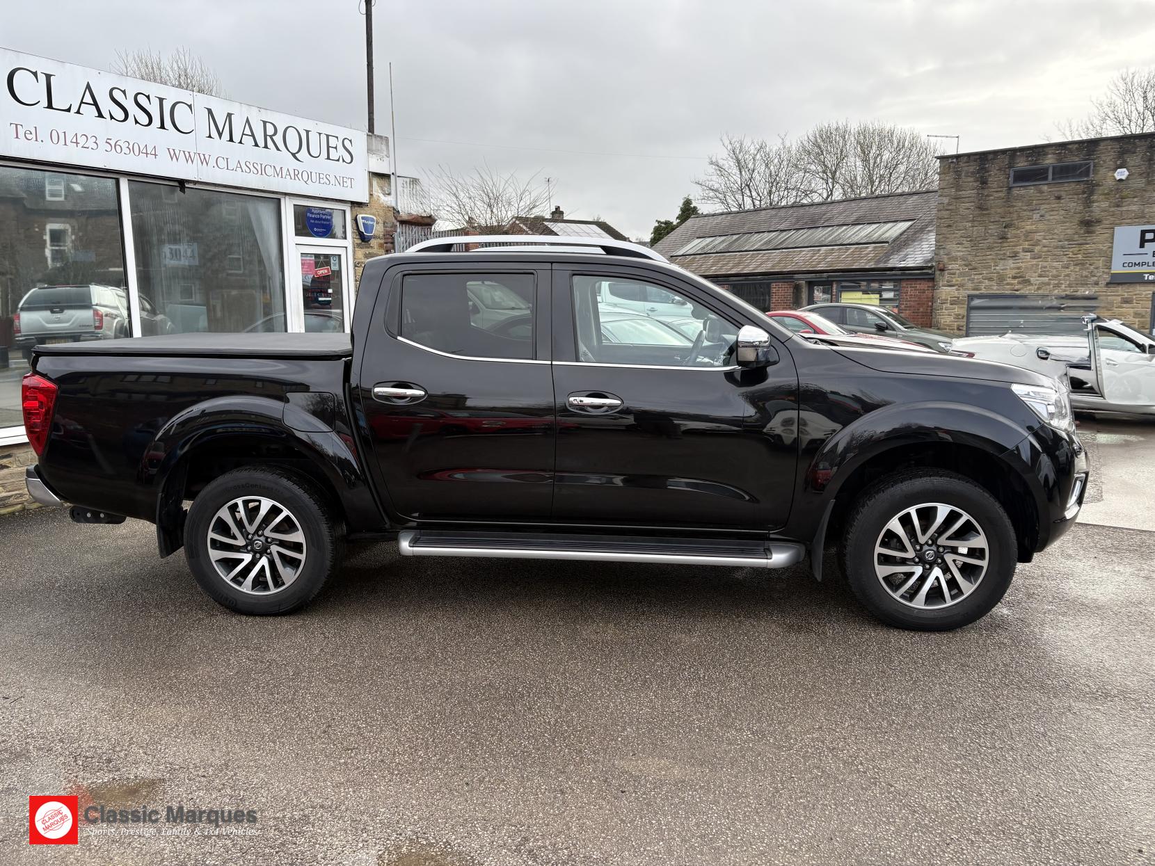 Nissan Navara 2.3 dCi Tekna Pickup Double Cab 4dr Diesel Manual 4WD Euro 6 (s/s) (190 ps)