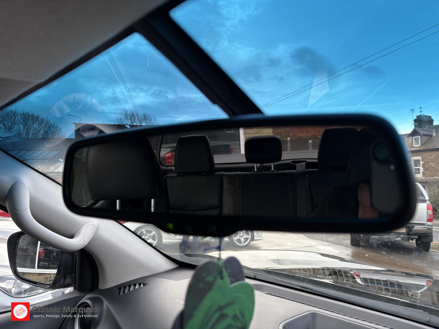 Nissan Navara 2.3 dCi Tekna Pickup Double Cab 4dr Diesel Manual 4WD Euro 6 (s/s) (190 ps)