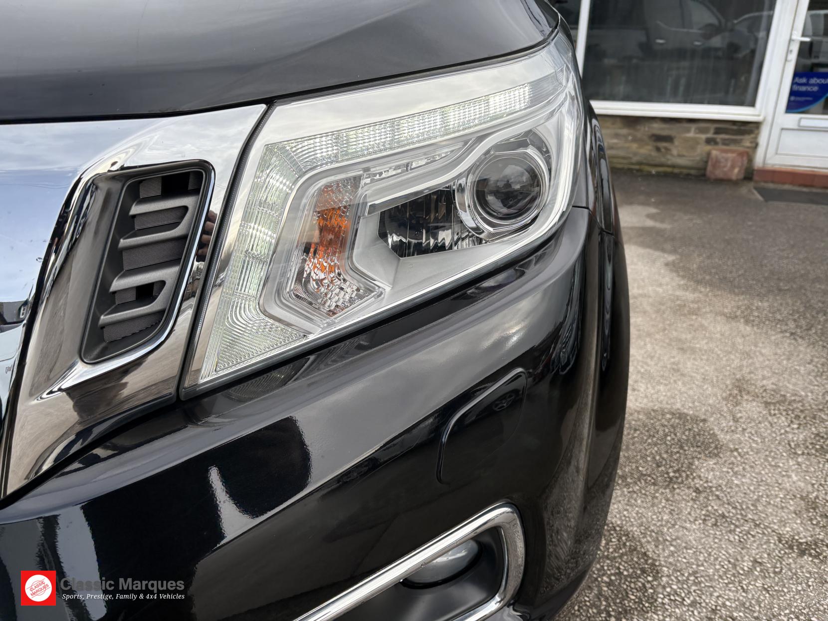 Nissan Navara 2.3 dCi Tekna Pickup Double Cab 4dr Diesel Manual 4WD Euro 6 (s/s) (190 ps)