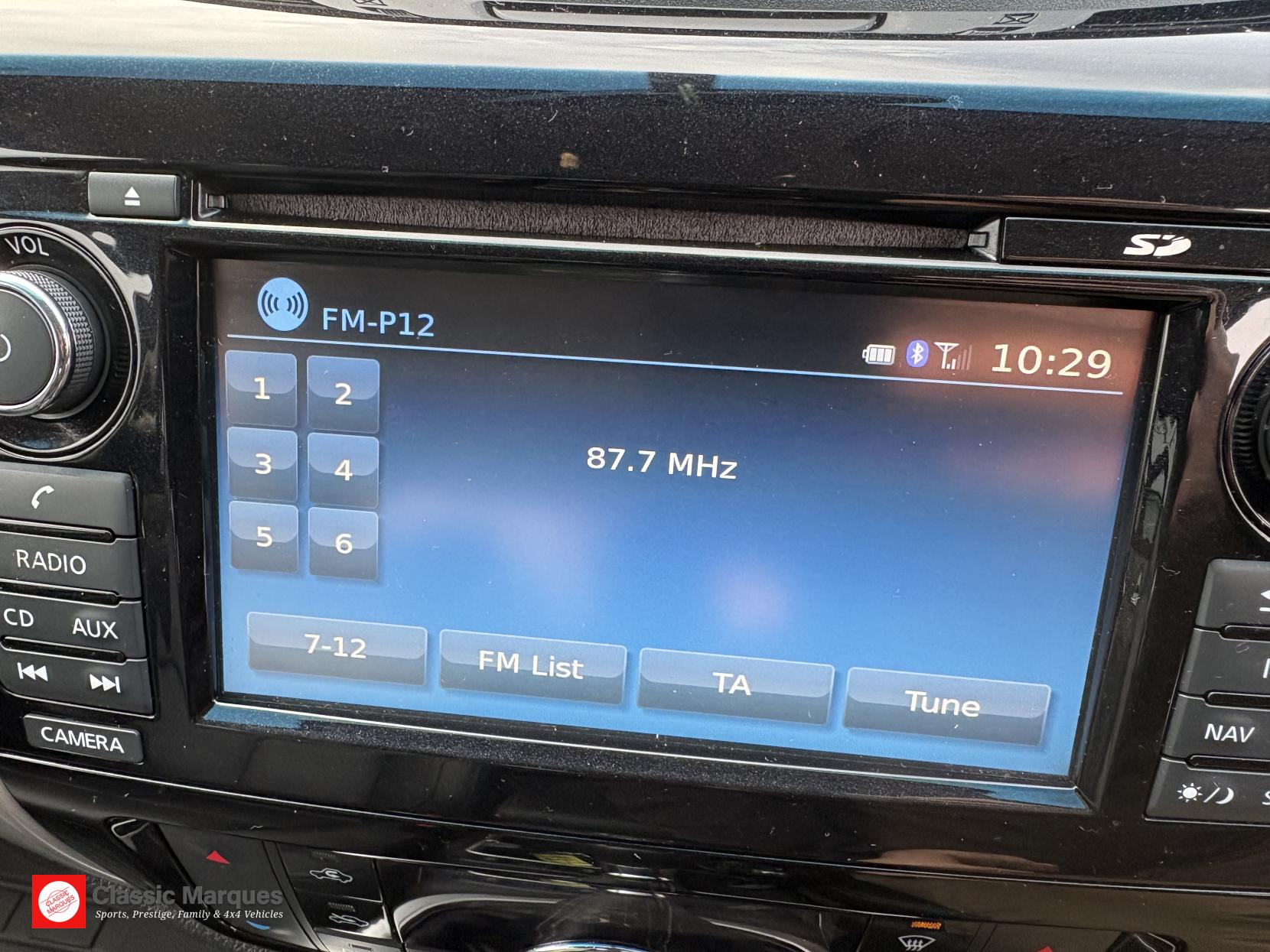 Nissan Navara 2.3 dCi Tekna Pickup Double Cab 4dr Diesel Manual 4WD Euro 6 (s/s) (190 ps)