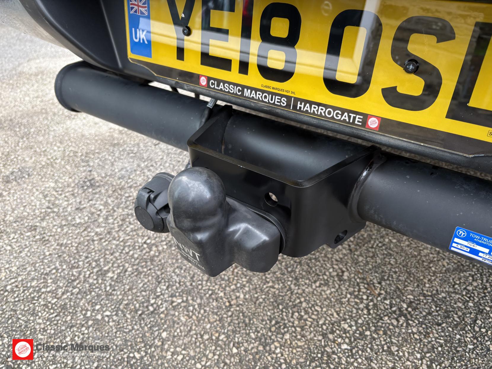 Nissan Navara 2.3 dCi Tekna Pickup Double Cab 4dr Diesel Manual 4WD Euro 6 (s/s) (190 ps)