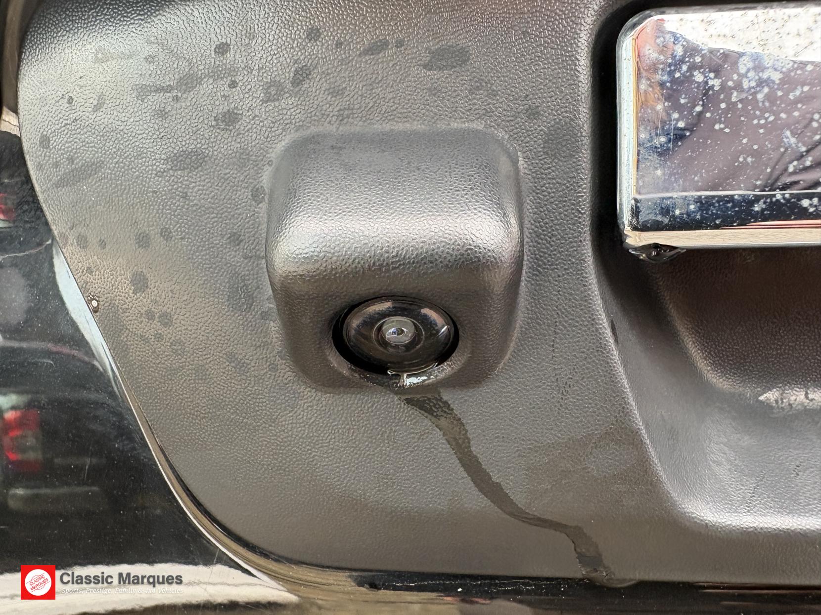 Nissan Navara 2.3 dCi Tekna Pickup Double Cab 4dr Diesel Manual 4WD Euro 6 (s/s) (190 ps)