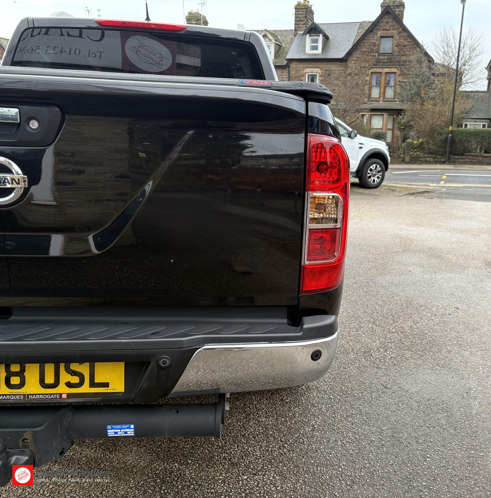 Nissan Navara 2.3 dCi Tekna Pickup Double Cab 4dr Diesel Manual 4WD Euro 6 (s/s) (190 ps)