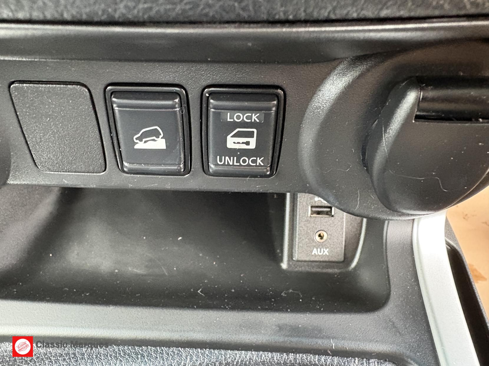 Nissan Navara 2.3 dCi Tekna Pickup Double Cab 4dr Diesel Manual 4WD Euro 6 (s/s) (190 ps)