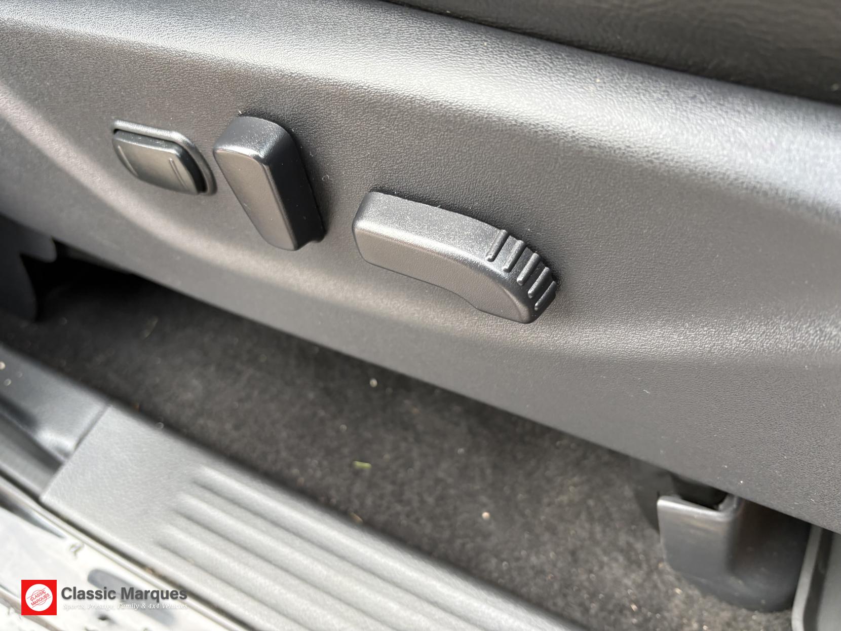 Nissan Navara 2.3 dCi Tekna Pickup Double Cab 4dr Diesel Manual 4WD Euro 6 (s/s) (190 ps)