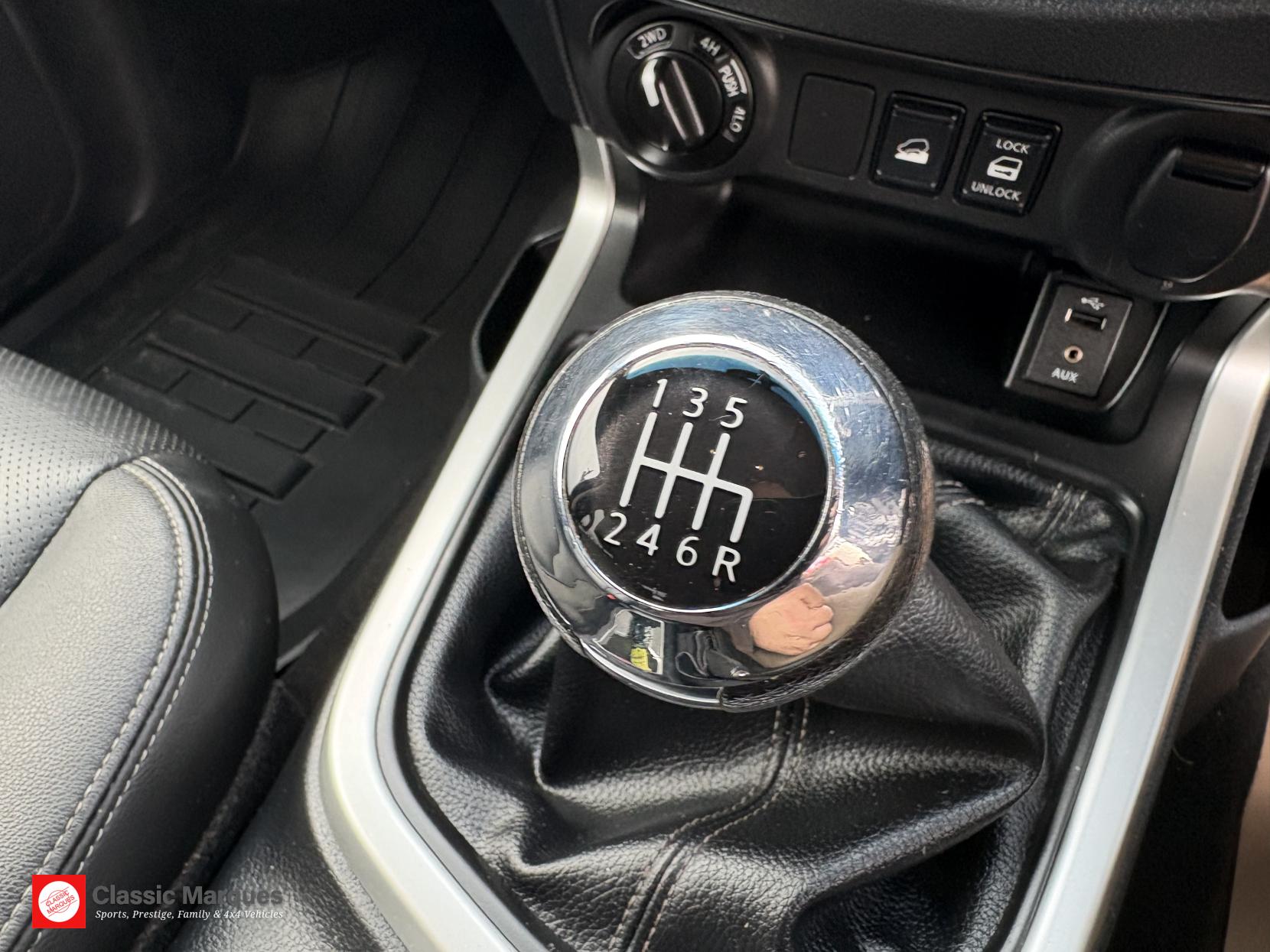 Nissan Navara 2.3 dCi Tekna Pickup Double Cab 4dr Diesel Manual 4WD Euro 6 (s/s) (190 ps)