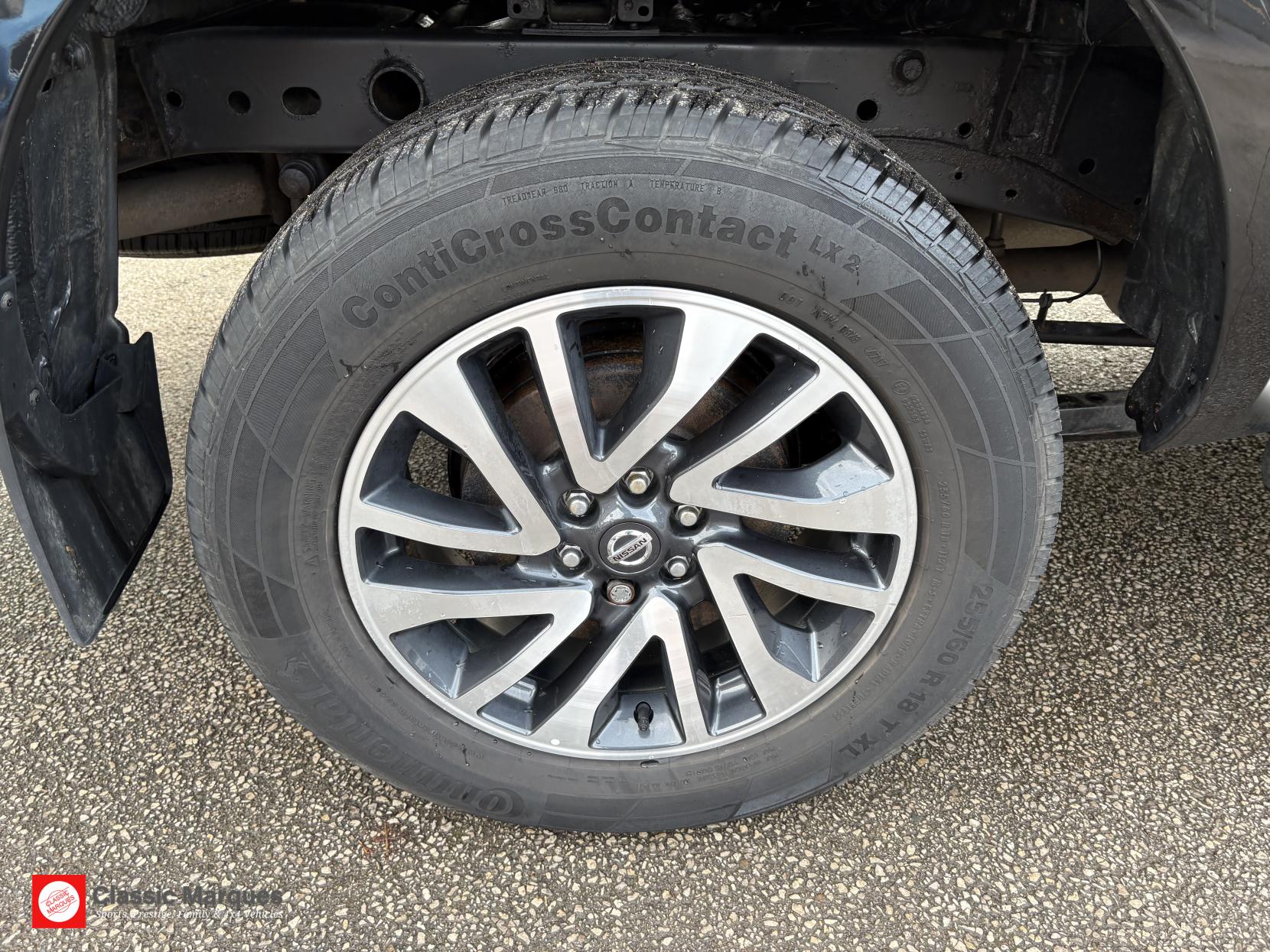 Nissan Navara 2.3 dCi Tekna Pickup Double Cab 4dr Diesel Manual 4WD Euro 6 (s/s) (190 ps)