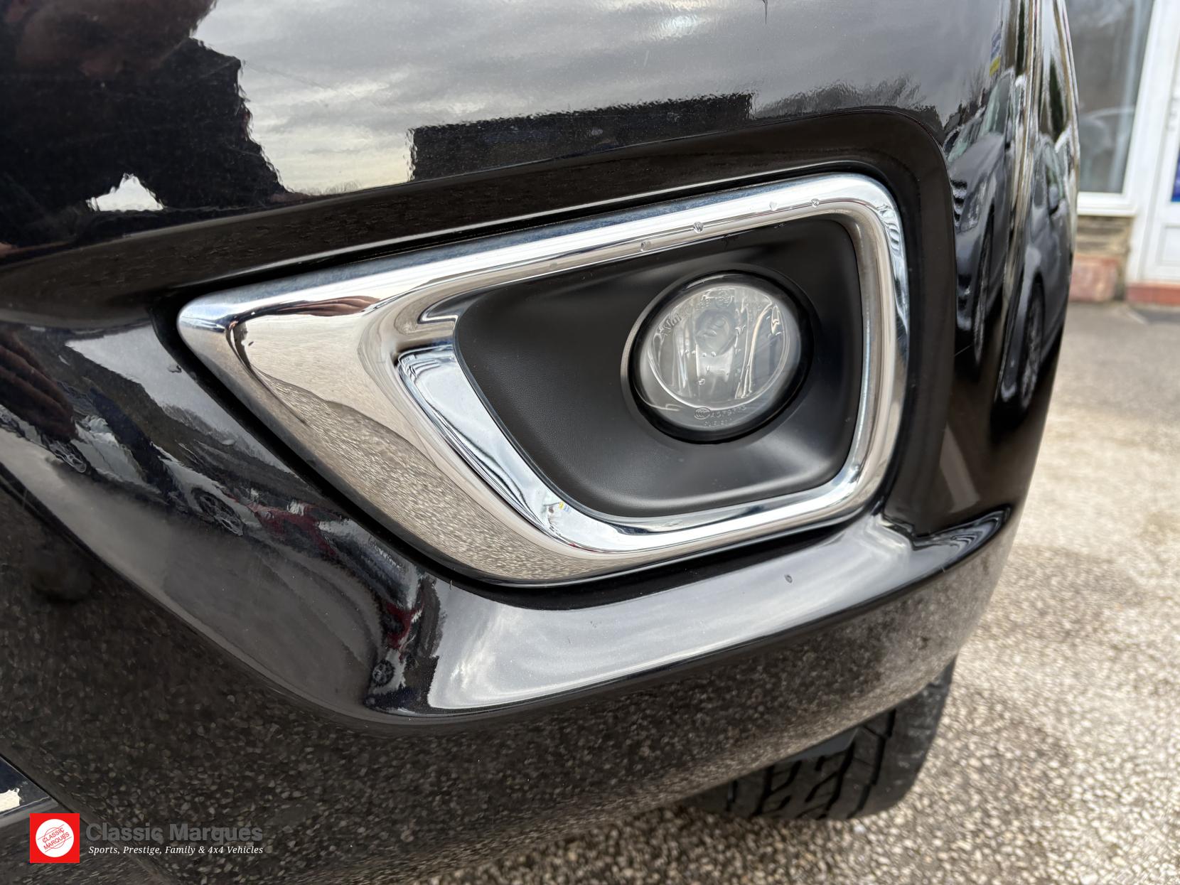 Nissan Navara 2.3 dCi Tekna Pickup Double Cab 4dr Diesel Manual 4WD Euro 6 (s/s) (190 ps)