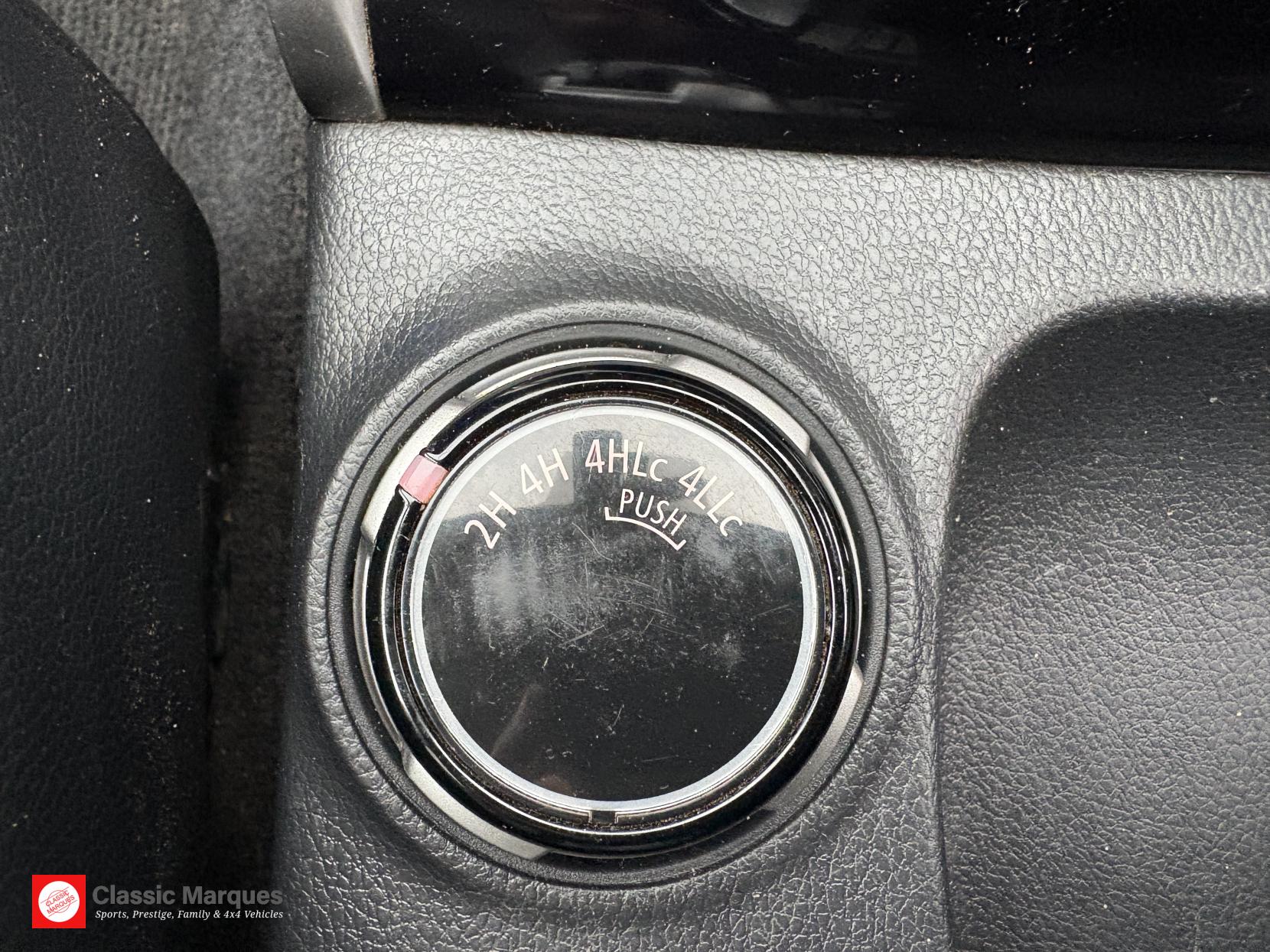 Mitsubishi L200 2.4 DI-D DC Barbarian Pickup Double Cab 4dr Diesel Auto 4WD Euro 6 (178 ps)