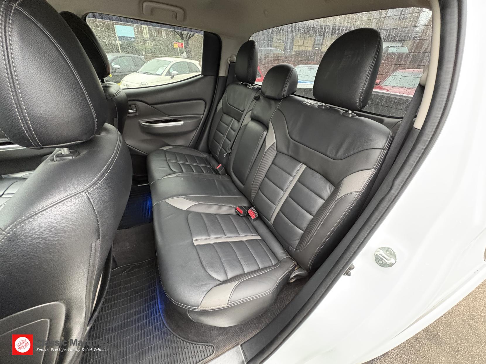 Mitsubishi L200 2.4 DI-D DC Barbarian Pickup Double Cab 4dr Diesel Auto 4WD Euro 6 (178 ps)