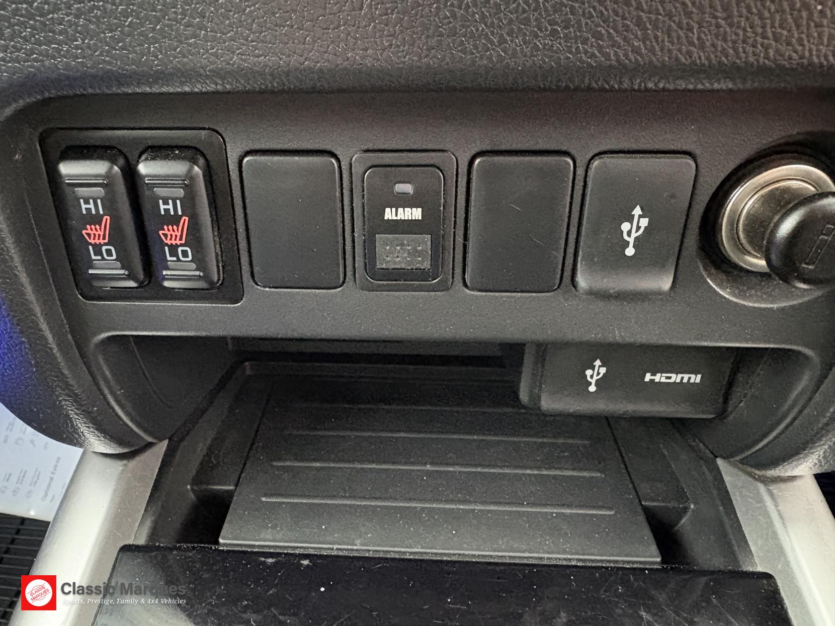 Mitsubishi L200 2.4 DI-D DC Barbarian Pickup Double Cab 4dr Diesel Auto 4WD Euro 6 (178 ps)