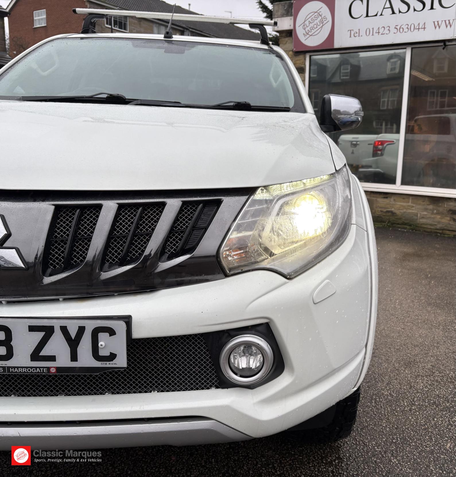 Mitsubishi L200 2.4 DI-D DC Barbarian Pickup Double Cab 4dr Diesel Auto 4WD Euro 6 (178 ps)