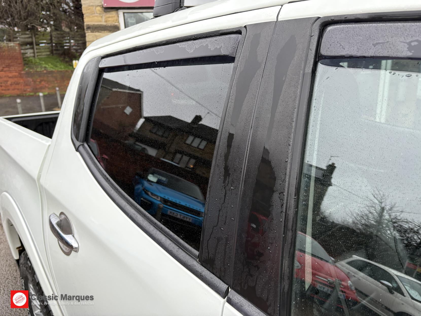 Mitsubishi L200 2.4 DI-D DC Barbarian Pickup Double Cab 4dr Diesel Auto 4WD Euro 6 (178 ps)