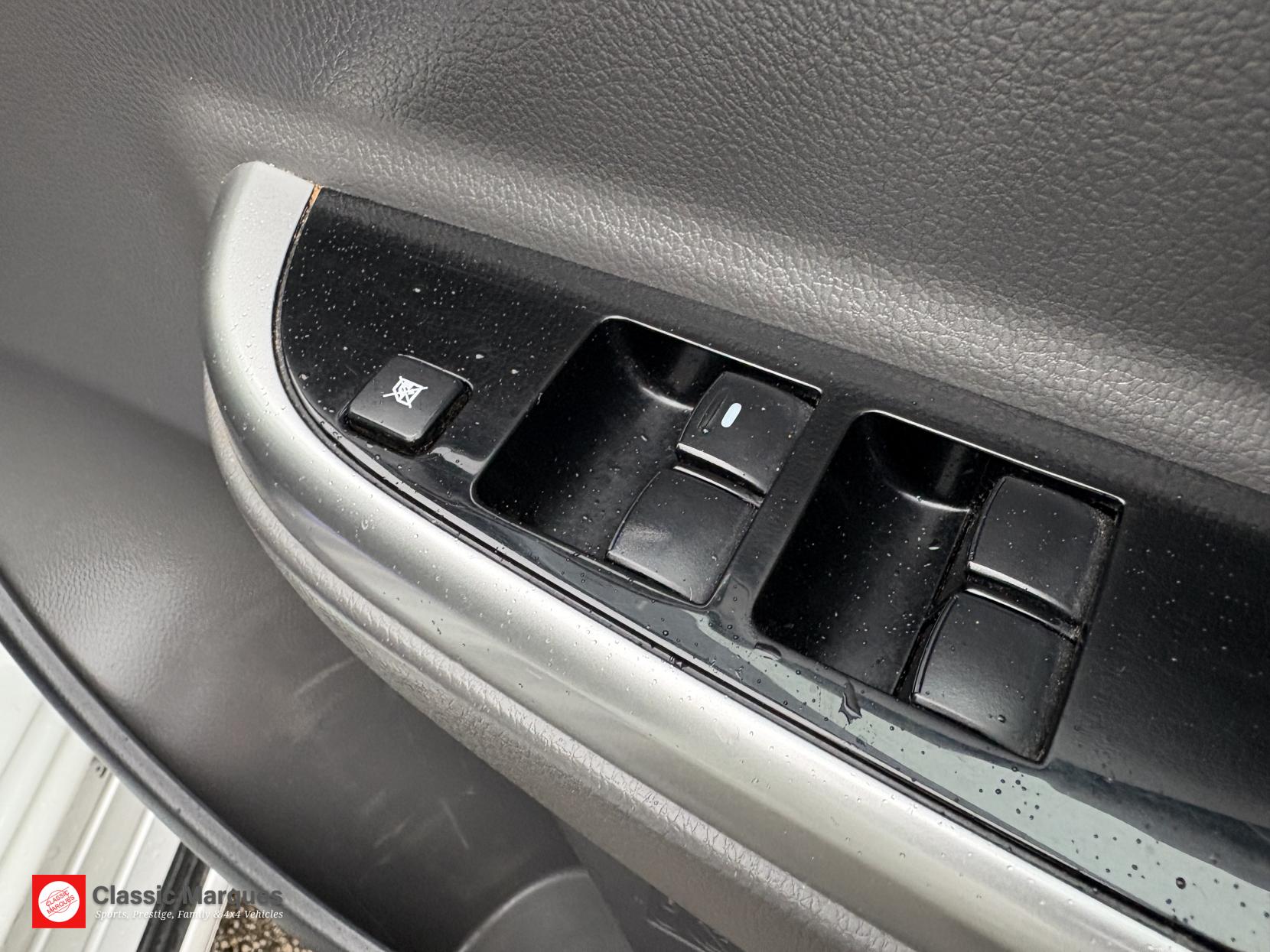 Mitsubishi L200 2.4 DI-D DC Barbarian Pickup Double Cab 4dr Diesel Auto 4WD Euro 6 (178 ps)