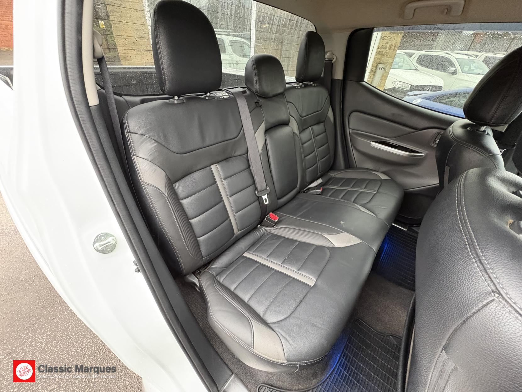 Mitsubishi L200 2.4 DI-D DC Barbarian Pickup Double Cab 4dr Diesel Auto 4WD Euro 6 (178 ps)