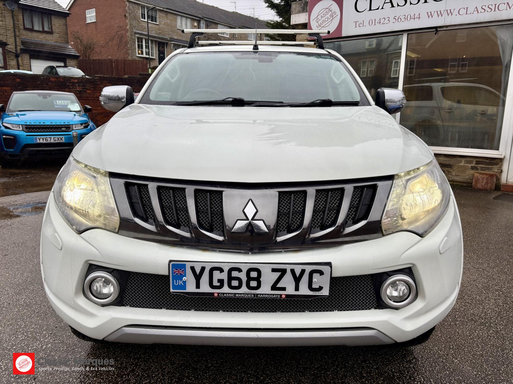 Mitsubishi L200 2.4 DI-D DC Barbarian Pickup Double Cab 4dr Diesel Auto 4WD Euro 6 (178 ps)