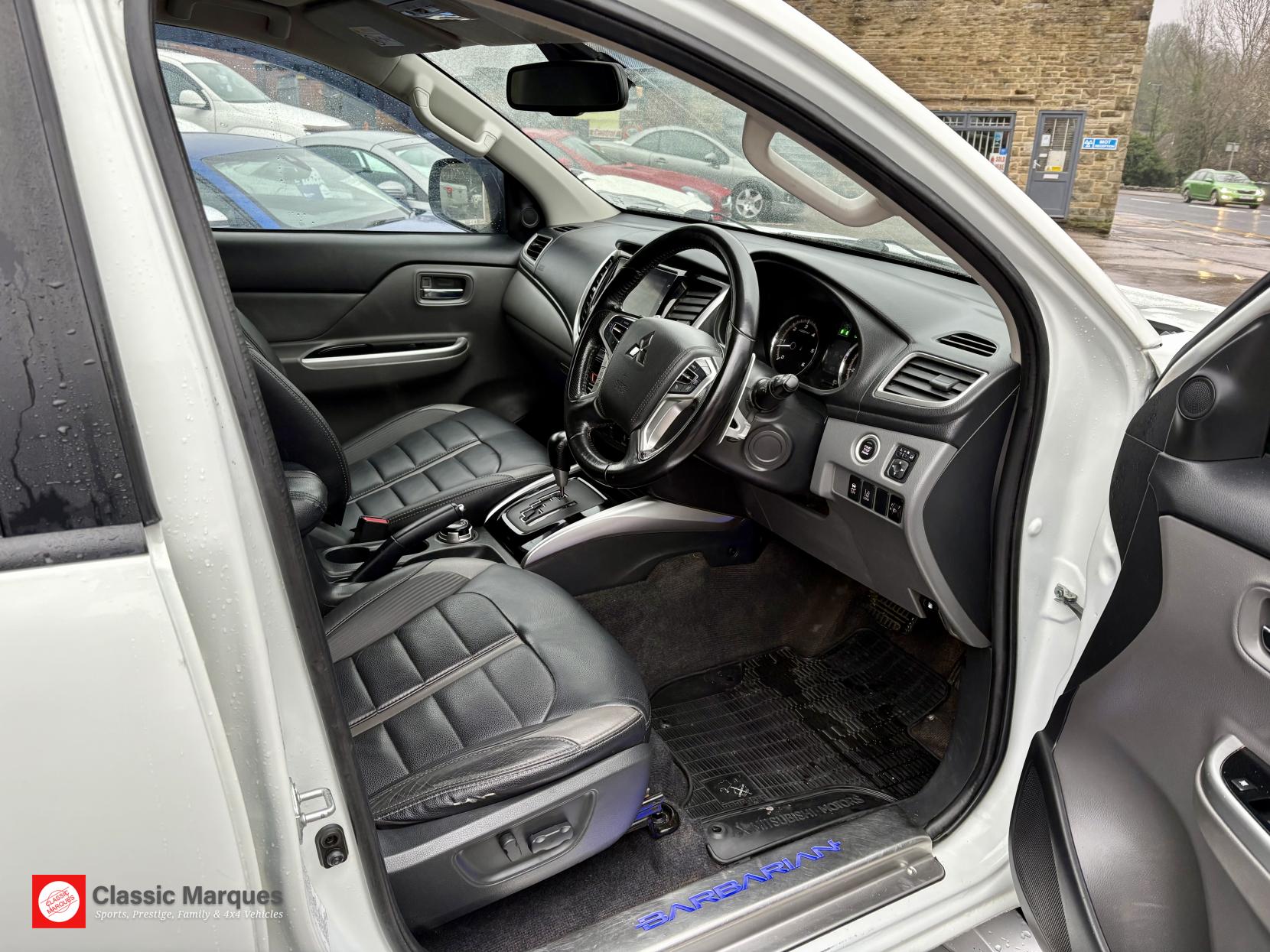 Mitsubishi L200 2.4 DI-D DC Barbarian Pickup Double Cab 4dr Diesel Auto 4WD Euro 6 (178 ps)