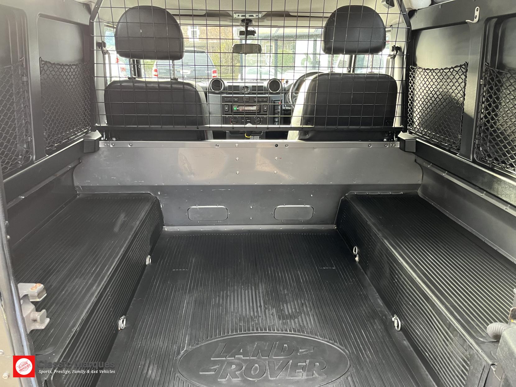 Land Rover Defender 90 2.4 TDCi County Hard Top SUV 3dr Diesel Manual 4WD SWB Euro 4 (122 bhp)
