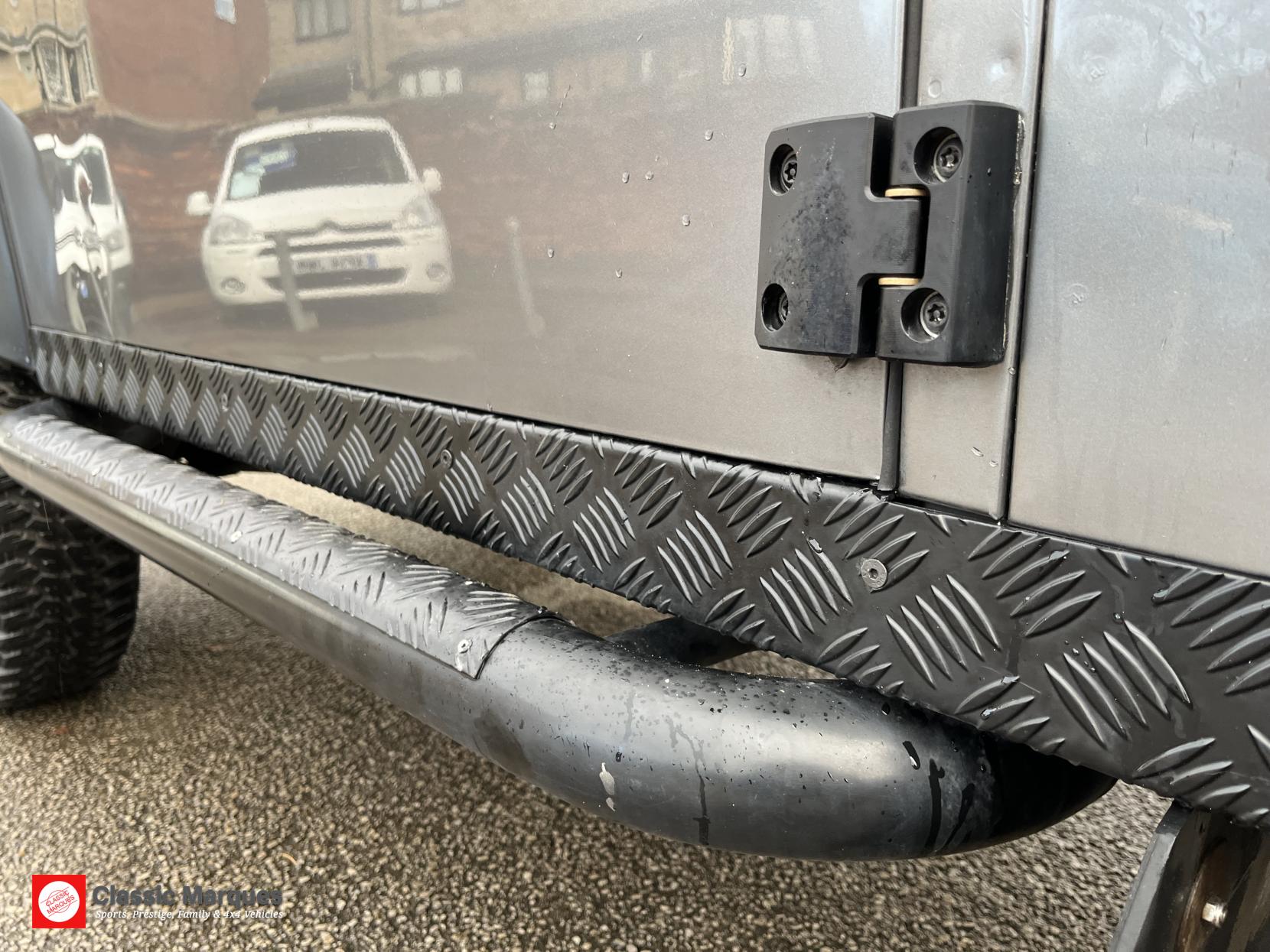 Land Rover Defender 90 2.4 TDCi County Hard Top SUV 3dr Diesel Manual 4WD SWB Euro 4 (122 bhp)