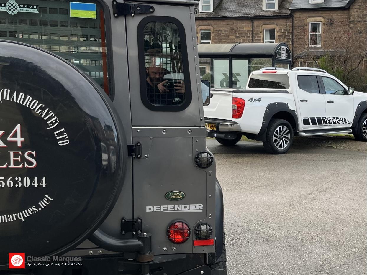 Land Rover Defender 90 2.4 TDCi County Hard Top SUV 3dr Diesel Manual 4WD SWB Euro 4 (122 bhp)