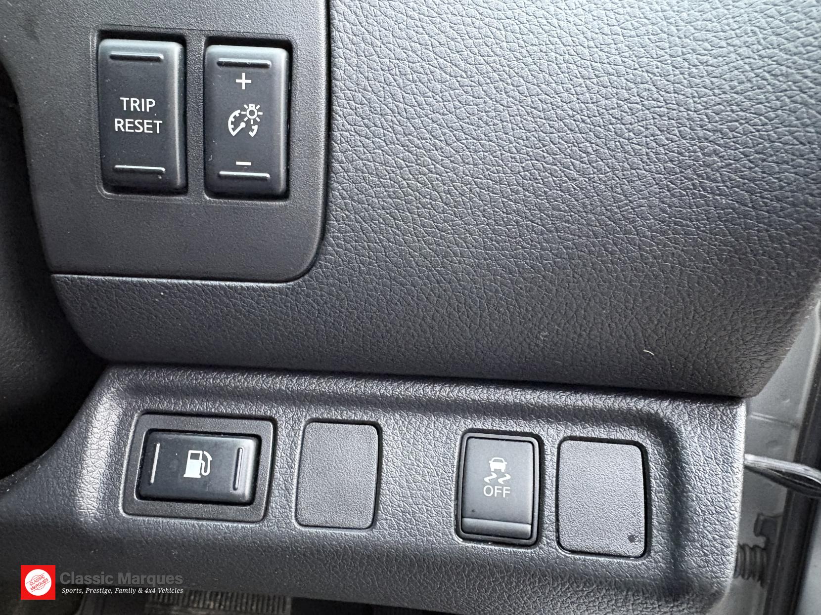 Nissan Navara 2.3 dCi Tekna Pickup Double Cab 4dr Diesel Auto 4WD Euro 6 (190 ps)