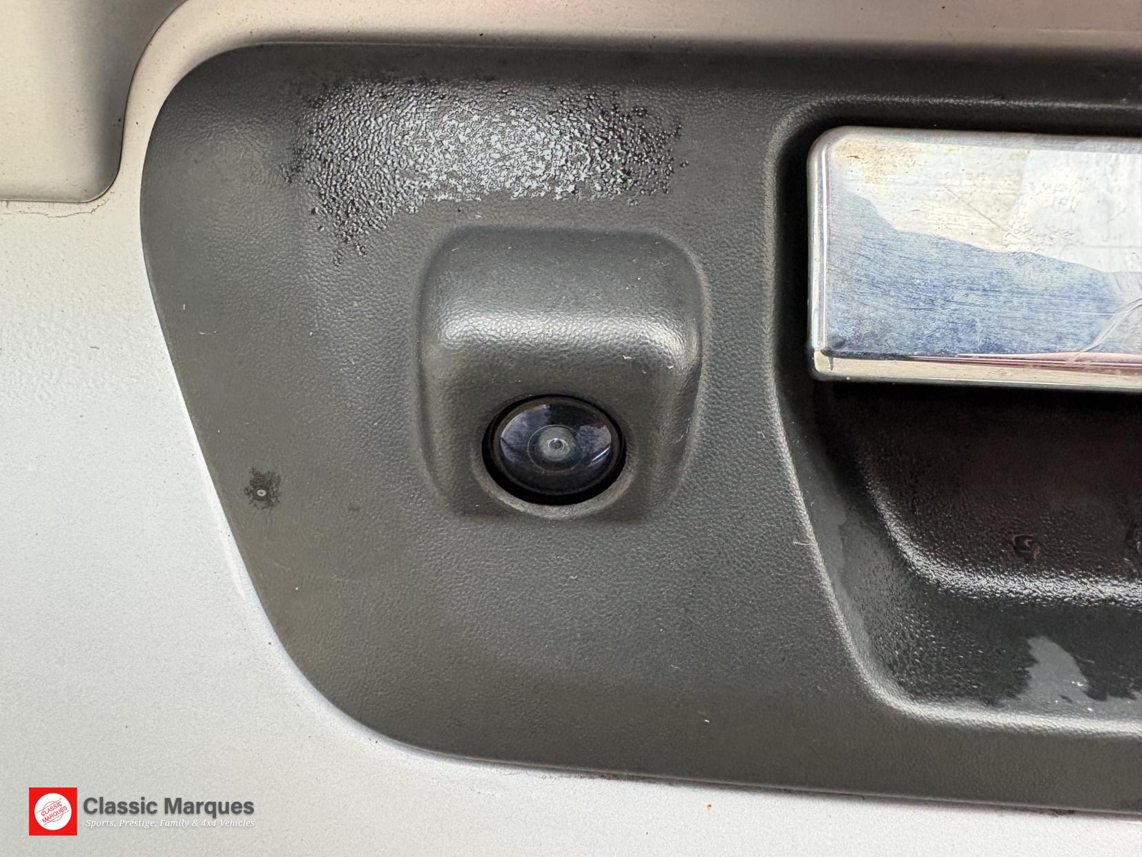 Nissan Navara 2.3 dCi Tekna Pickup Double Cab 4dr Diesel Auto 4WD Euro 6 (190 ps)