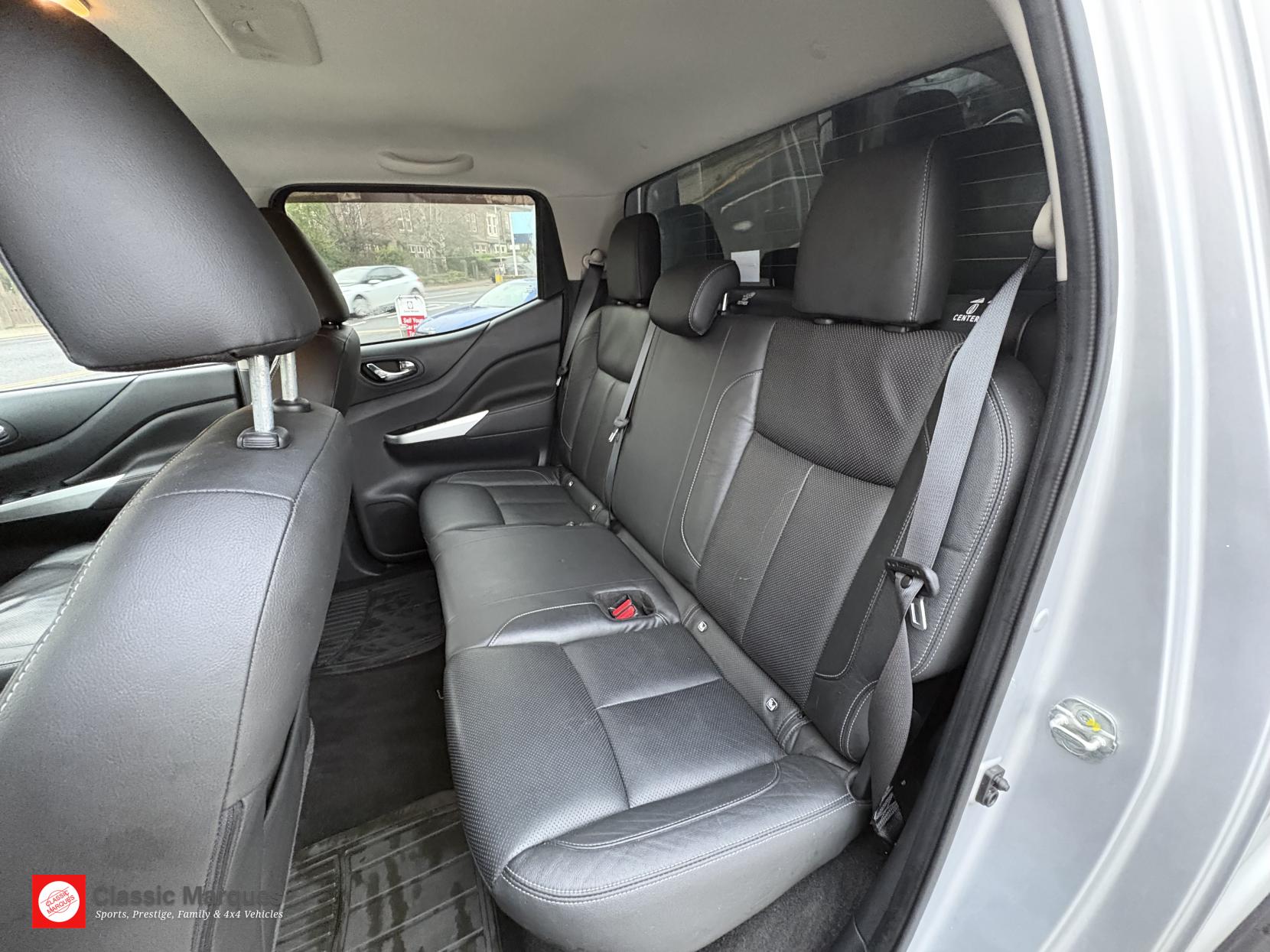 Nissan Navara 2.3 dCi Tekna Pickup Double Cab 4dr Diesel Auto 4WD Euro 6 (190 ps)