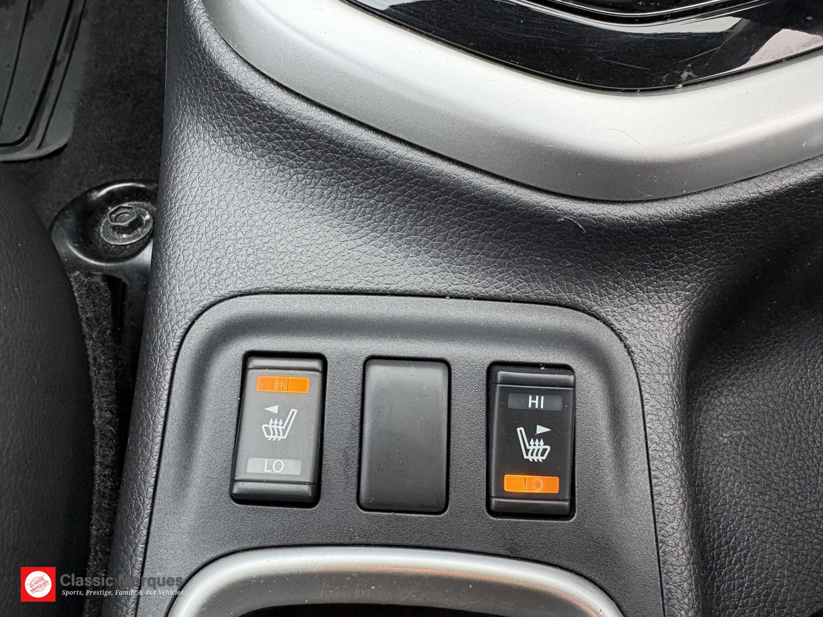 Nissan Navara 2.3 dCi Tekna Pickup Double Cab 4dr Diesel Auto 4WD Euro 6 (190 ps)