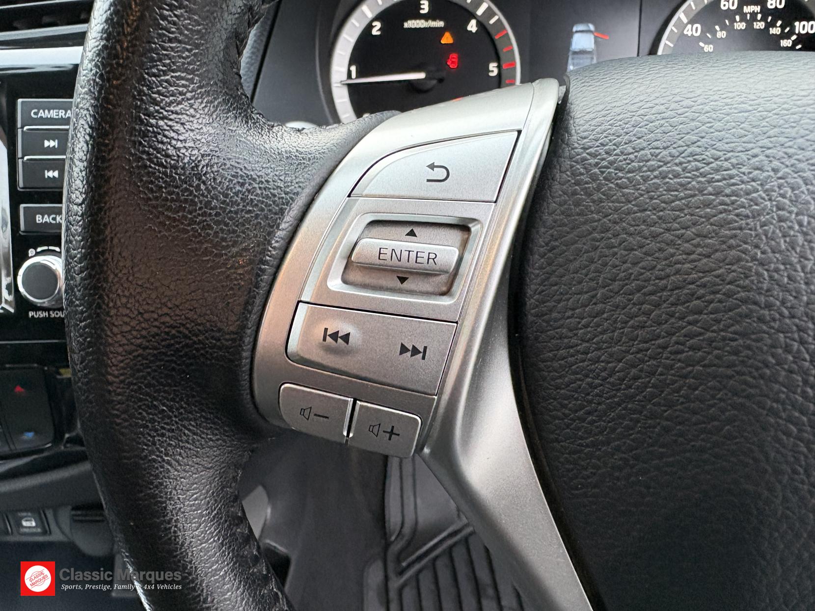 Nissan Navara 2.3 dCi Tekna Pickup Double Cab 4dr Diesel Auto 4WD Euro 6 (190 ps)