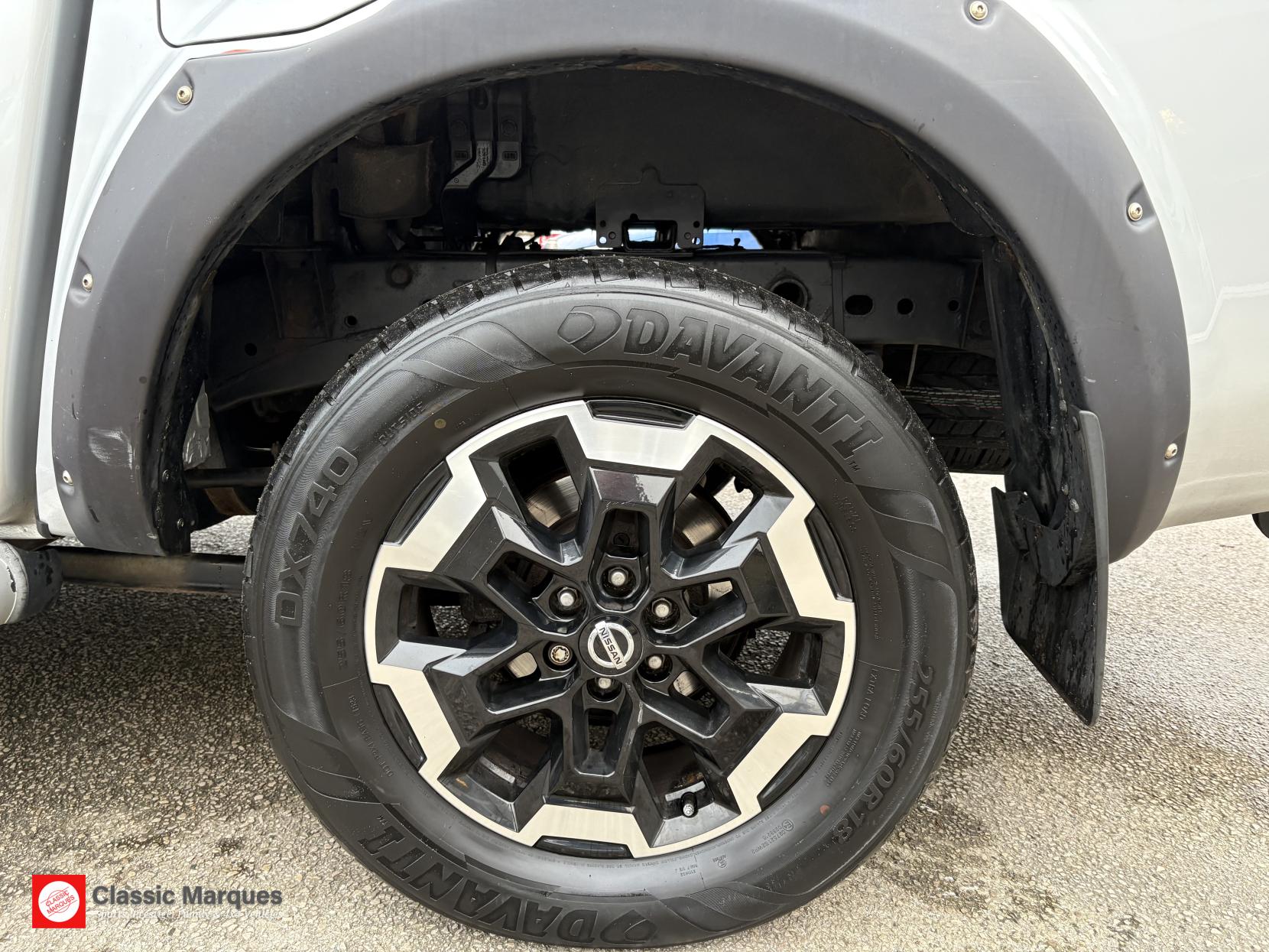 Nissan Navara 2.3 dCi Tekna Pickup Double Cab 4dr Diesel Auto 4WD Euro 6 (190 ps)