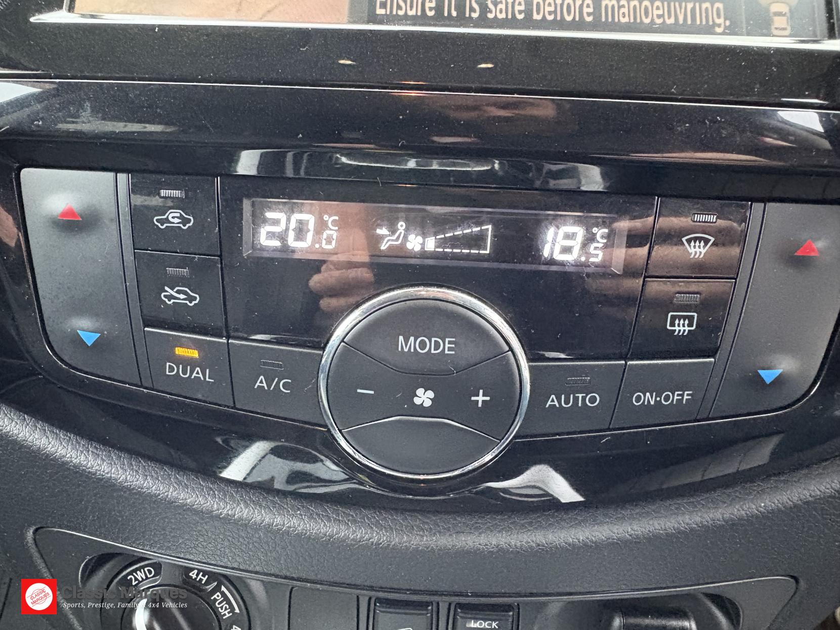 Nissan Navara 2.3 dCi Tekna Pickup Double Cab 4dr Diesel Auto 4WD Euro 6 (190 ps)