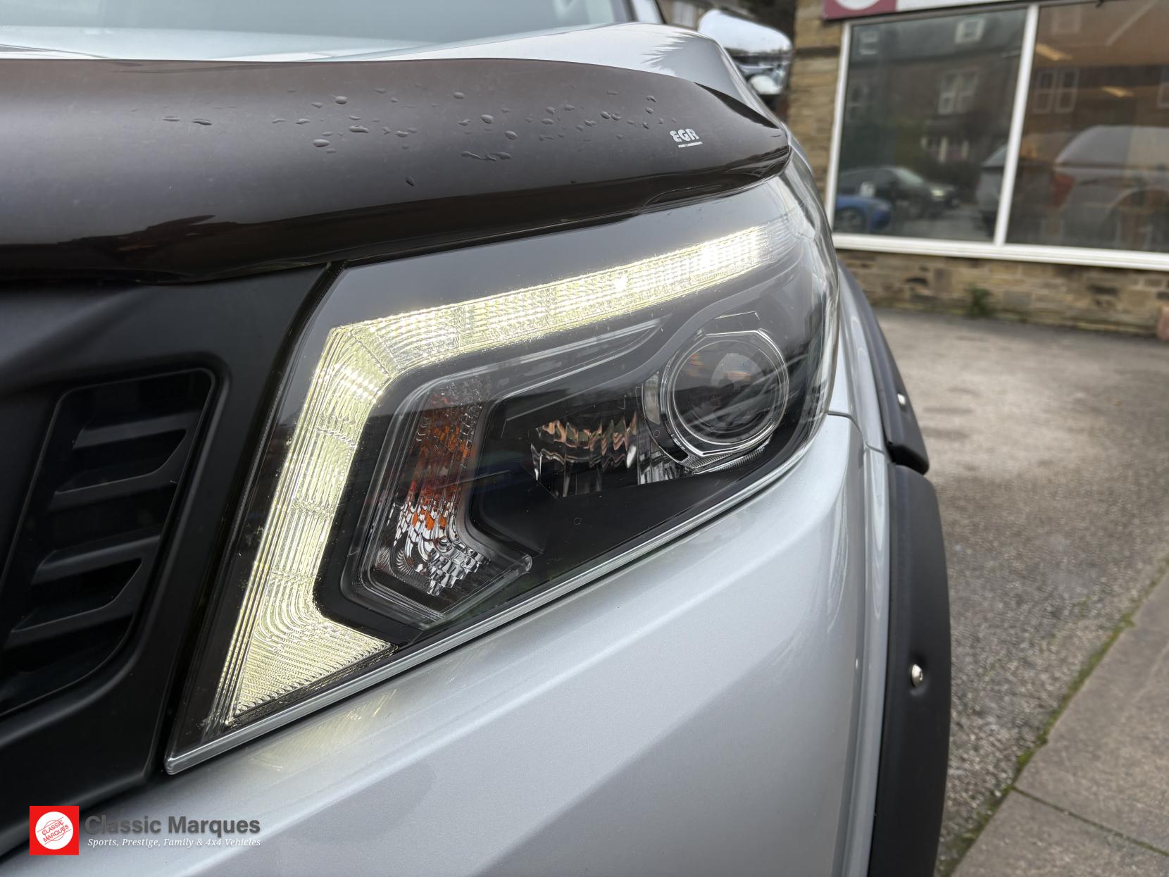 Nissan Navara 2.3 dCi Tekna Pickup Double Cab 4dr Diesel Auto 4WD Euro 6 (190 ps)