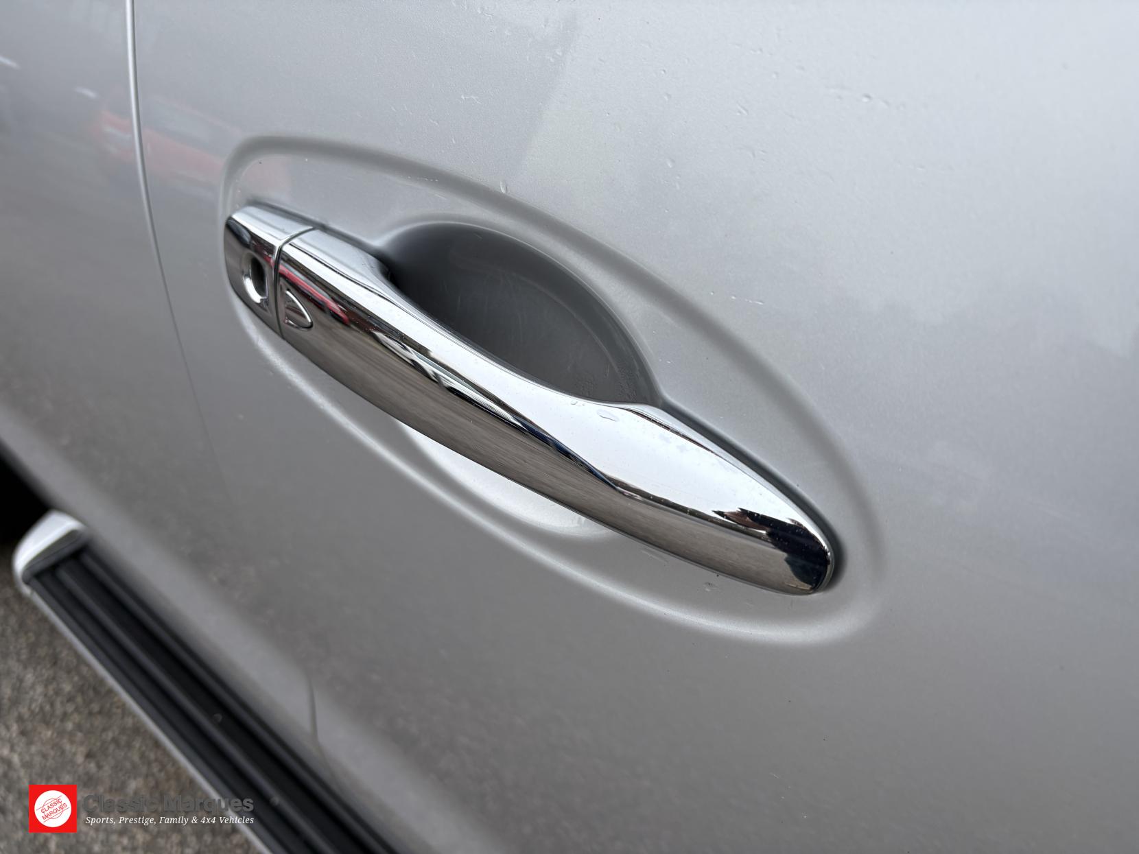 Nissan Navara 2.3 dCi Tekna Pickup Double Cab 4dr Diesel Auto 4WD Euro 6 (190 ps)