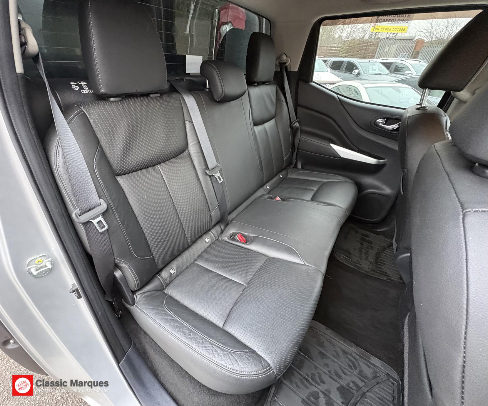 Nissan Navara 2.3 dCi Tekna Pickup Double Cab 4dr Diesel Auto 4WD Euro 6 (190 ps)