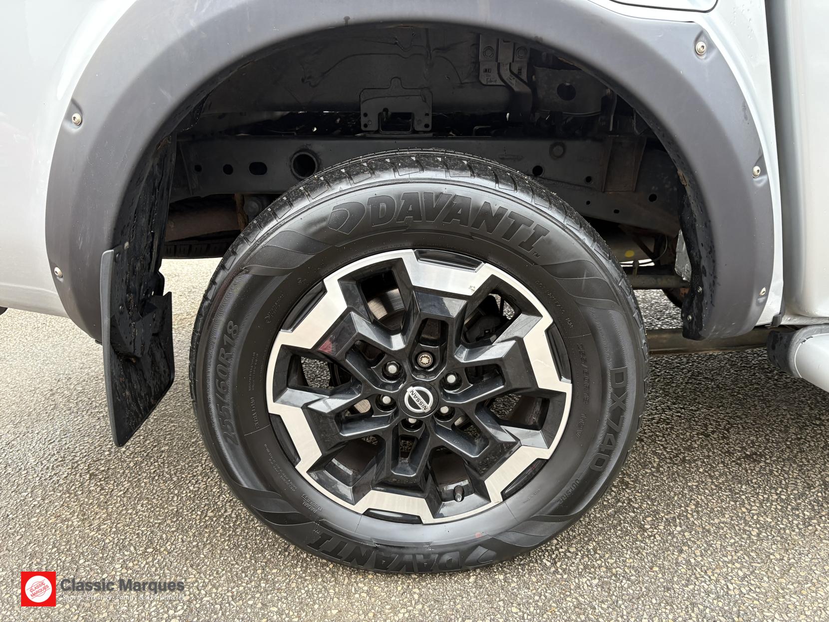 Nissan Navara 2.3 dCi Tekna Pickup Double Cab 4dr Diesel Auto 4WD Euro 6 (190 ps)