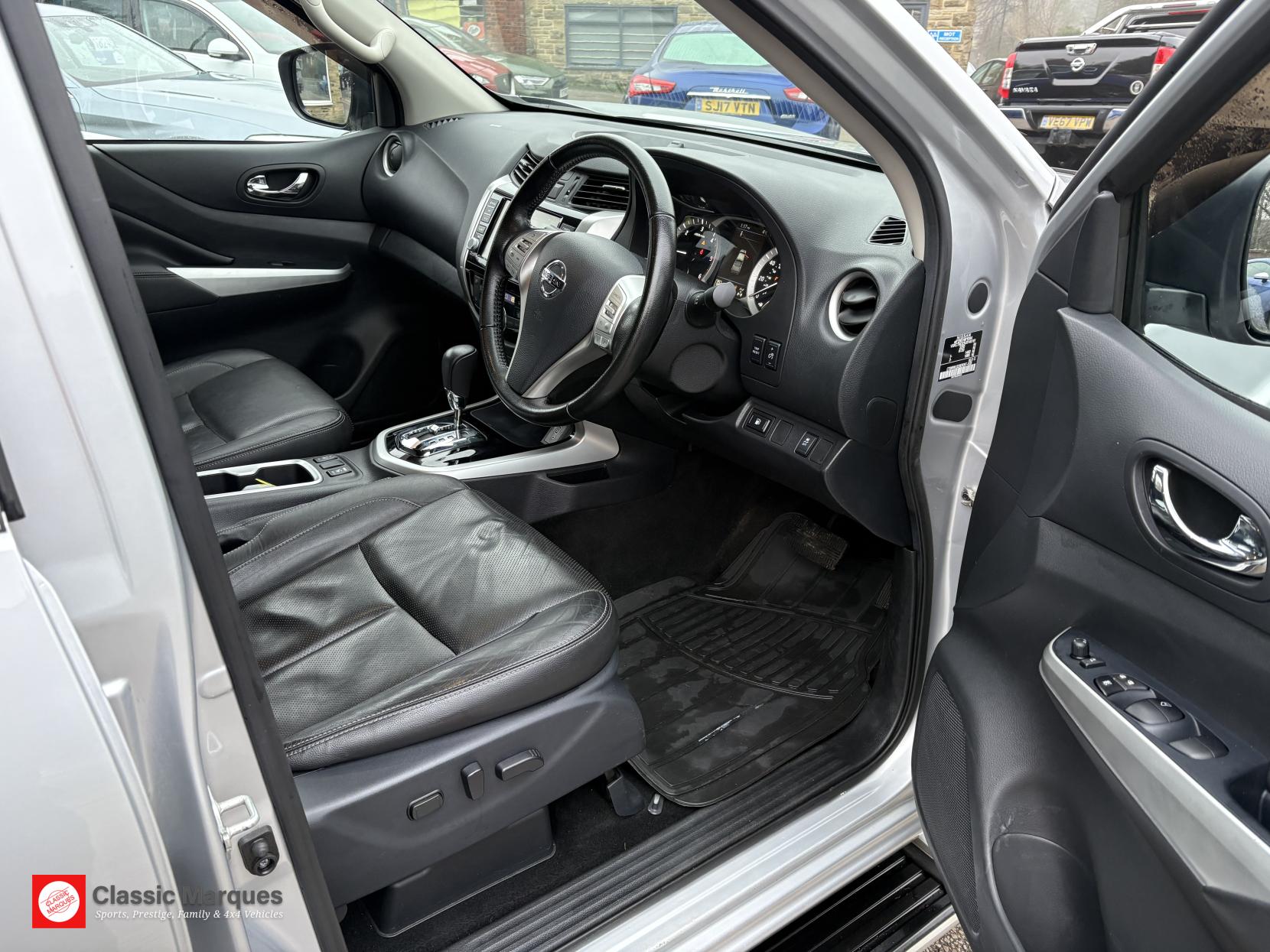 Nissan Navara 2.3 dCi Tekna Pickup Double Cab 4dr Diesel Auto 4WD Euro 6 (190 ps)