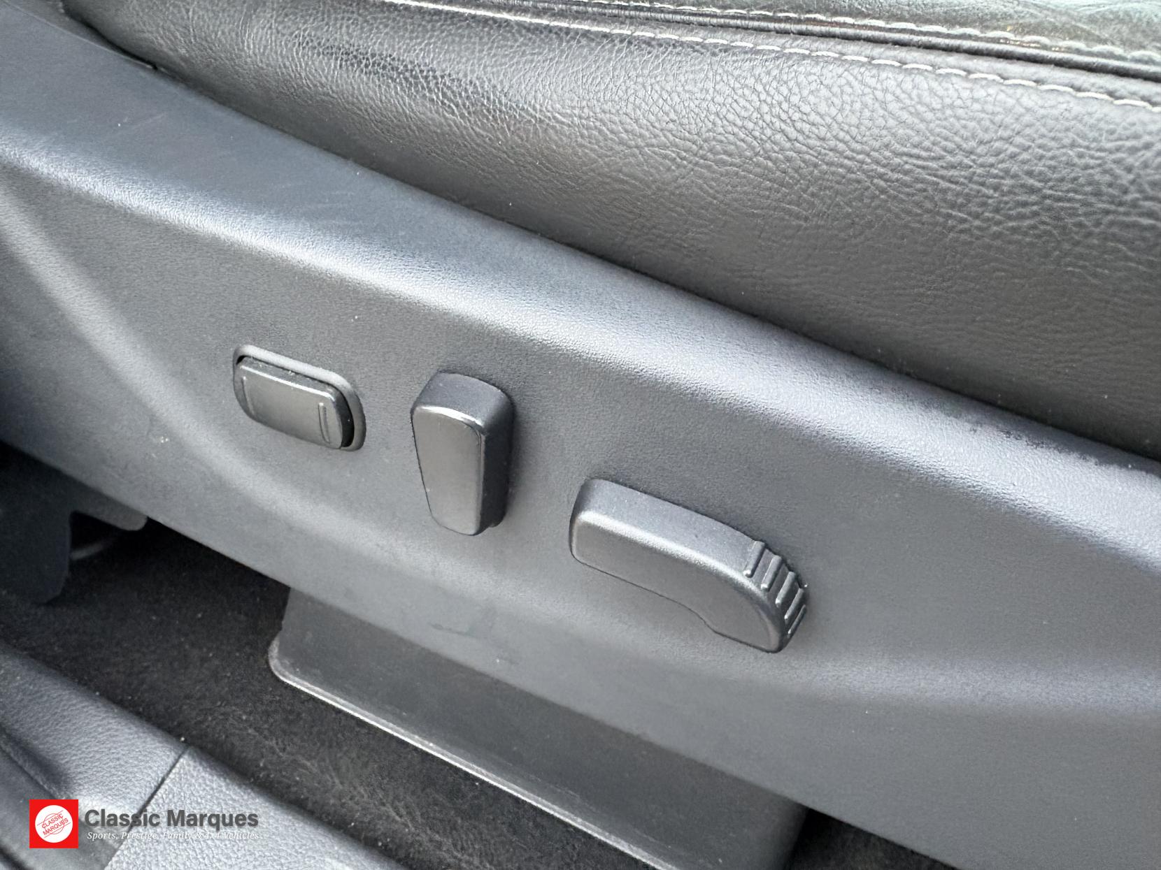 Nissan Navara 2.3 dCi Tekna Pickup Double Cab 4dr Diesel Auto 4WD Euro 6 (190 ps)