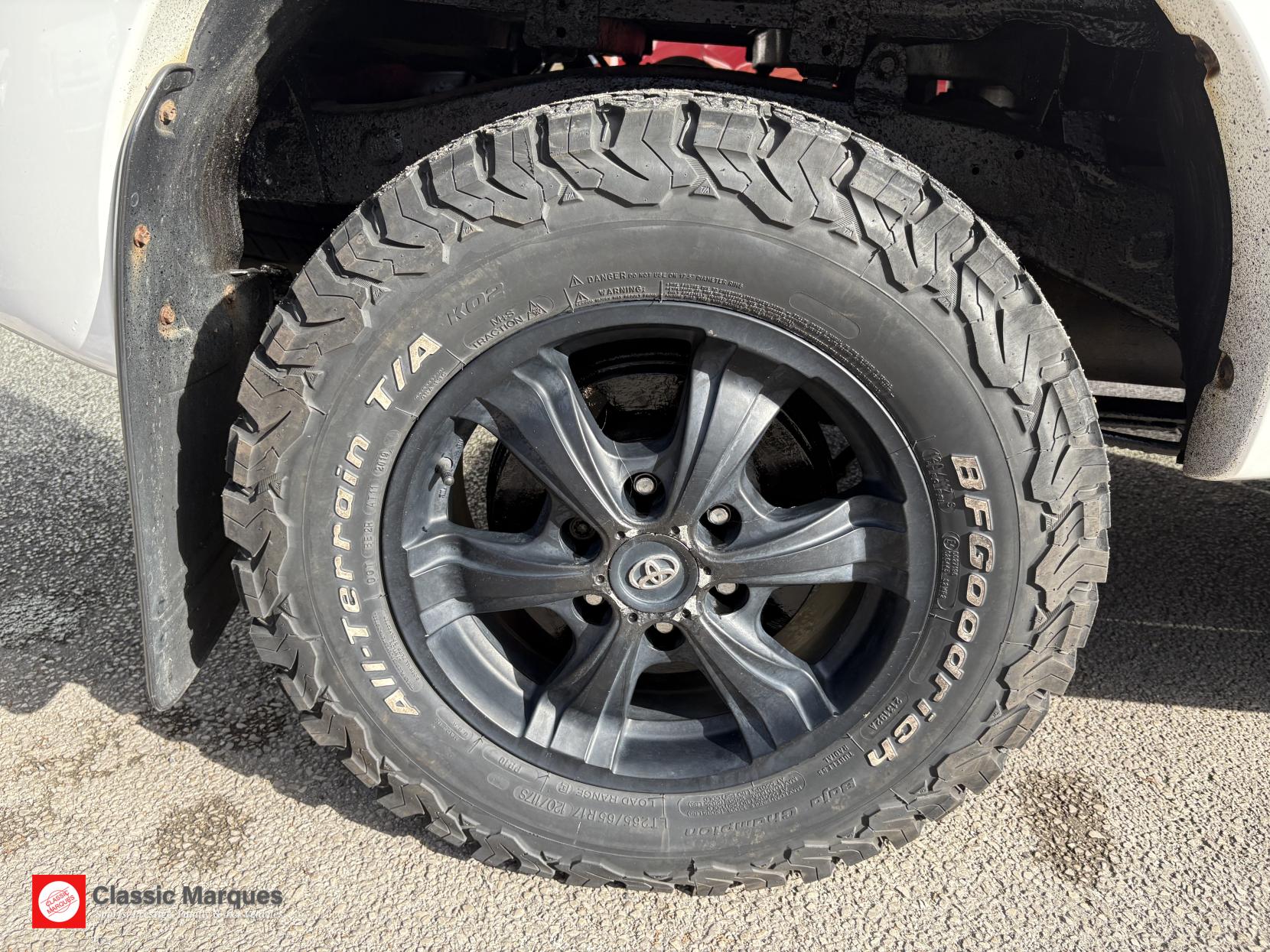 Toyota Hilux 3.0 D-4D Invincible X Pickup Double Cab 4dr Diesel Auto 4WD Euro 5 (Hi Over) (171 ps)