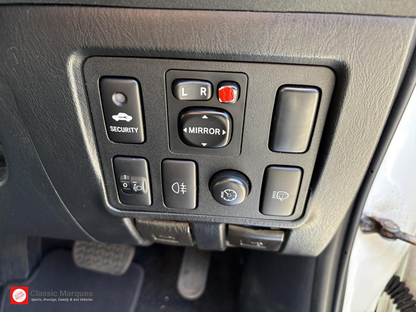 Toyota Hilux 3.0 D-4D Invincible X Pickup Double Cab 4dr Diesel Auto 4WD Euro 5 (Hi Over) (171 ps)