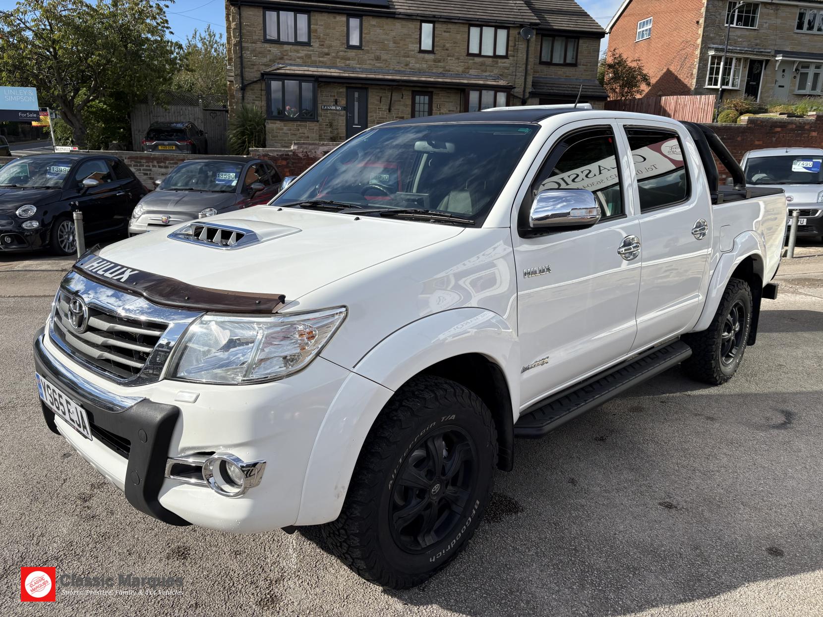 Toyota Hilux 3.0 D-4D Invincible X Pickup Double Cab 4dr Diesel Auto 4WD Euro 5 (Hi Over) (171 ps)
