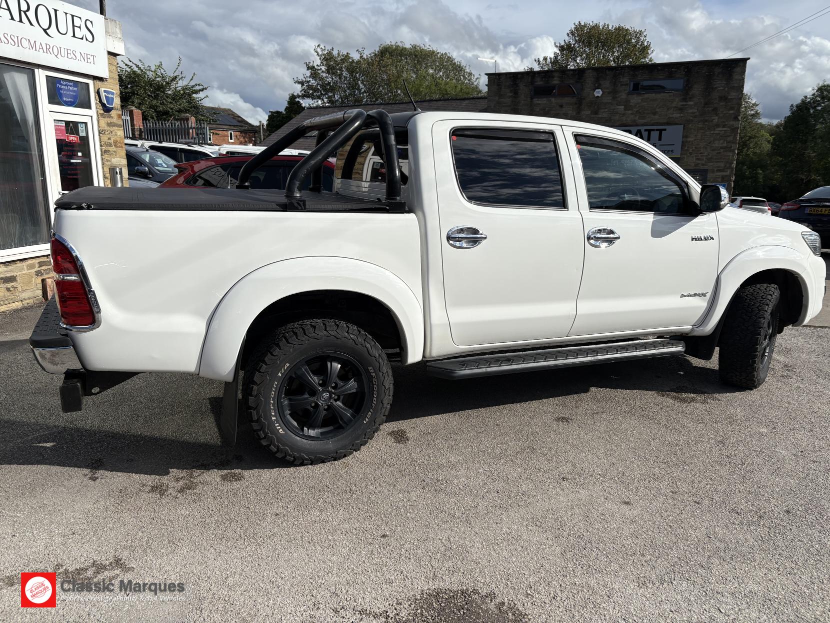 Toyota Hilux 3.0 D-4D Invincible X Pickup Double Cab 4dr Diesel Auto 4WD Euro 5 (Hi Over) (171 ps)