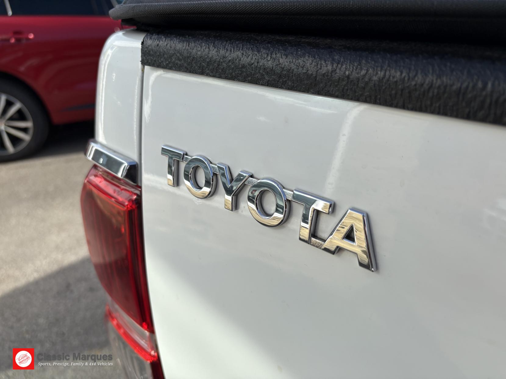 Toyota Hilux 3.0 D-4D Invincible X Pickup Double Cab 4dr Diesel Auto 4WD Euro 5 (Hi Over) (171 ps)