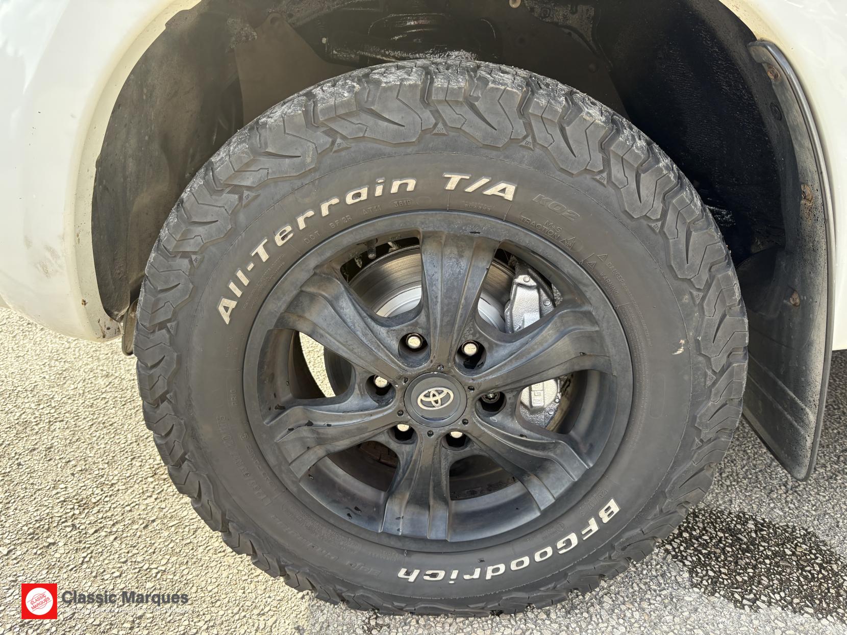 Toyota Hilux 3.0 D-4D Invincible X Pickup Double Cab 4dr Diesel Auto 4WD Euro 5 (Hi Over) (171 ps)