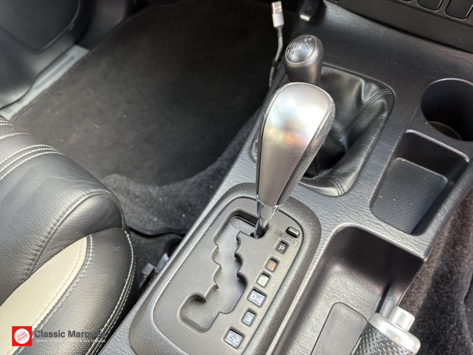 Toyota Hilux 3.0 D-4D Invincible X Pickup Double Cab 4dr Diesel Auto 4WD Euro 5 (Hi Over) (171 ps)