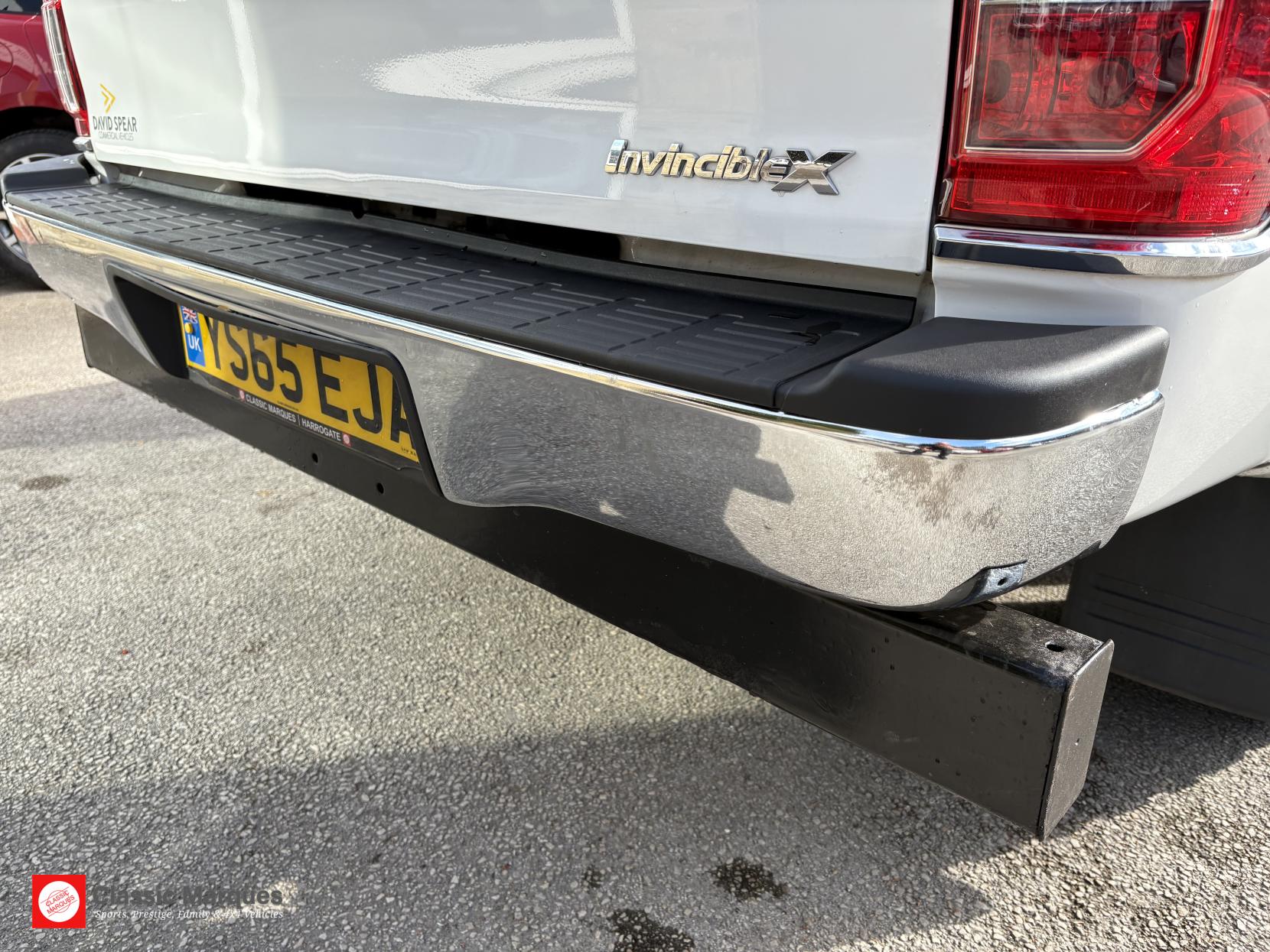 Toyota Hilux 3.0 D-4D Invincible X Pickup Double Cab 4dr Diesel Auto 4WD Euro 5 (Hi Over) (171 ps)