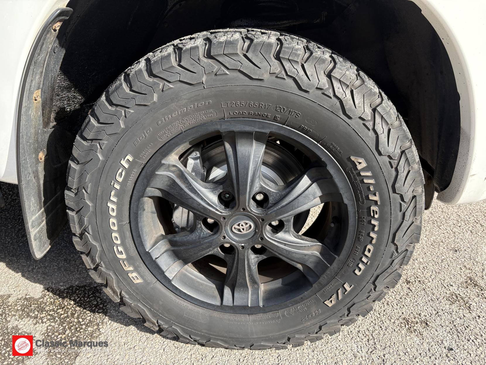 Toyota Hilux 3.0 D-4D Invincible X Pickup Double Cab 4dr Diesel Auto 4WD Euro 5 (Hi Over) (171 ps)