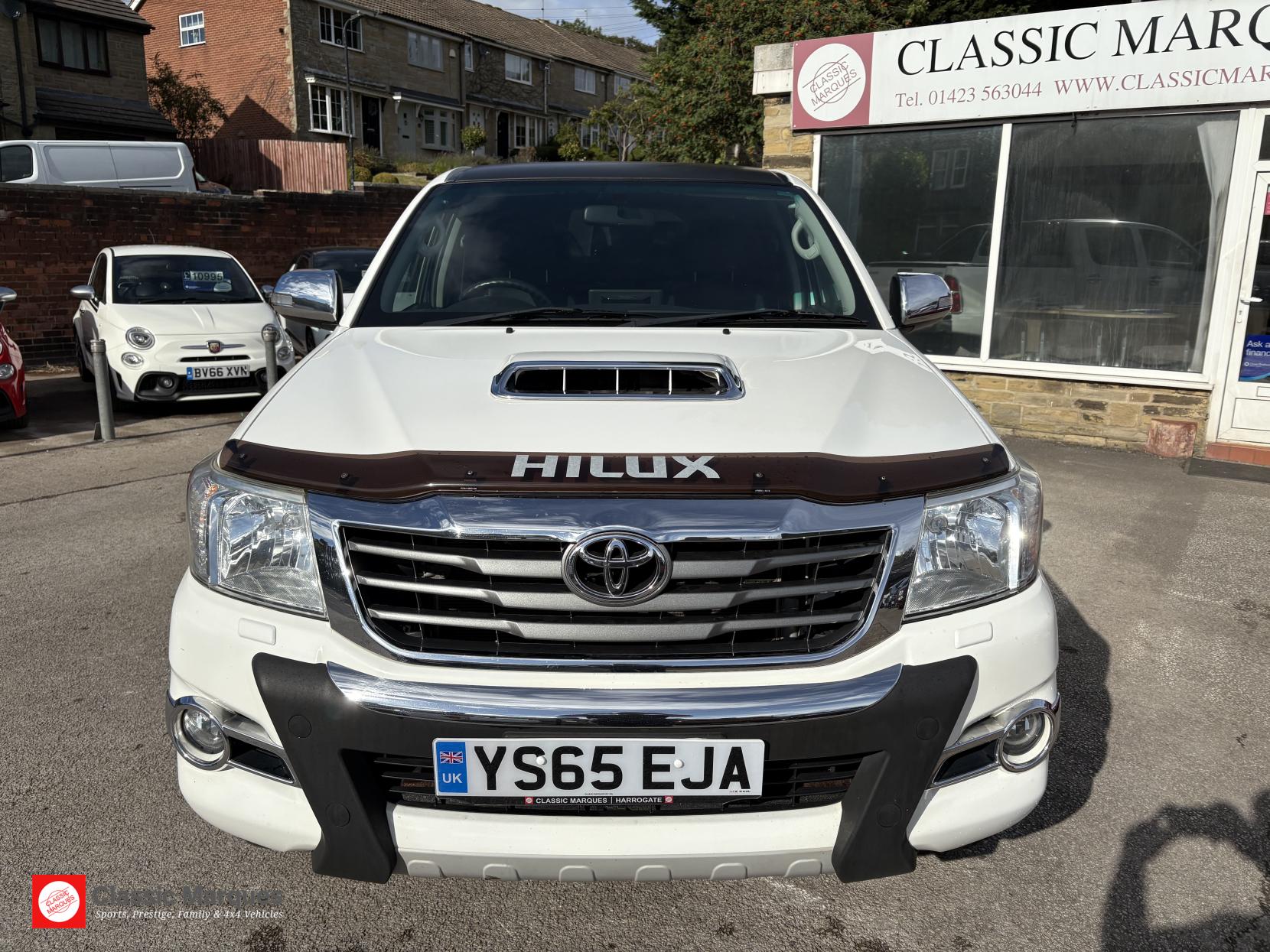 Toyota Hilux 3.0 D-4D Invincible X Pickup Double Cab 4dr Diesel Auto 4WD Euro 5 (Hi Over) (171 ps)